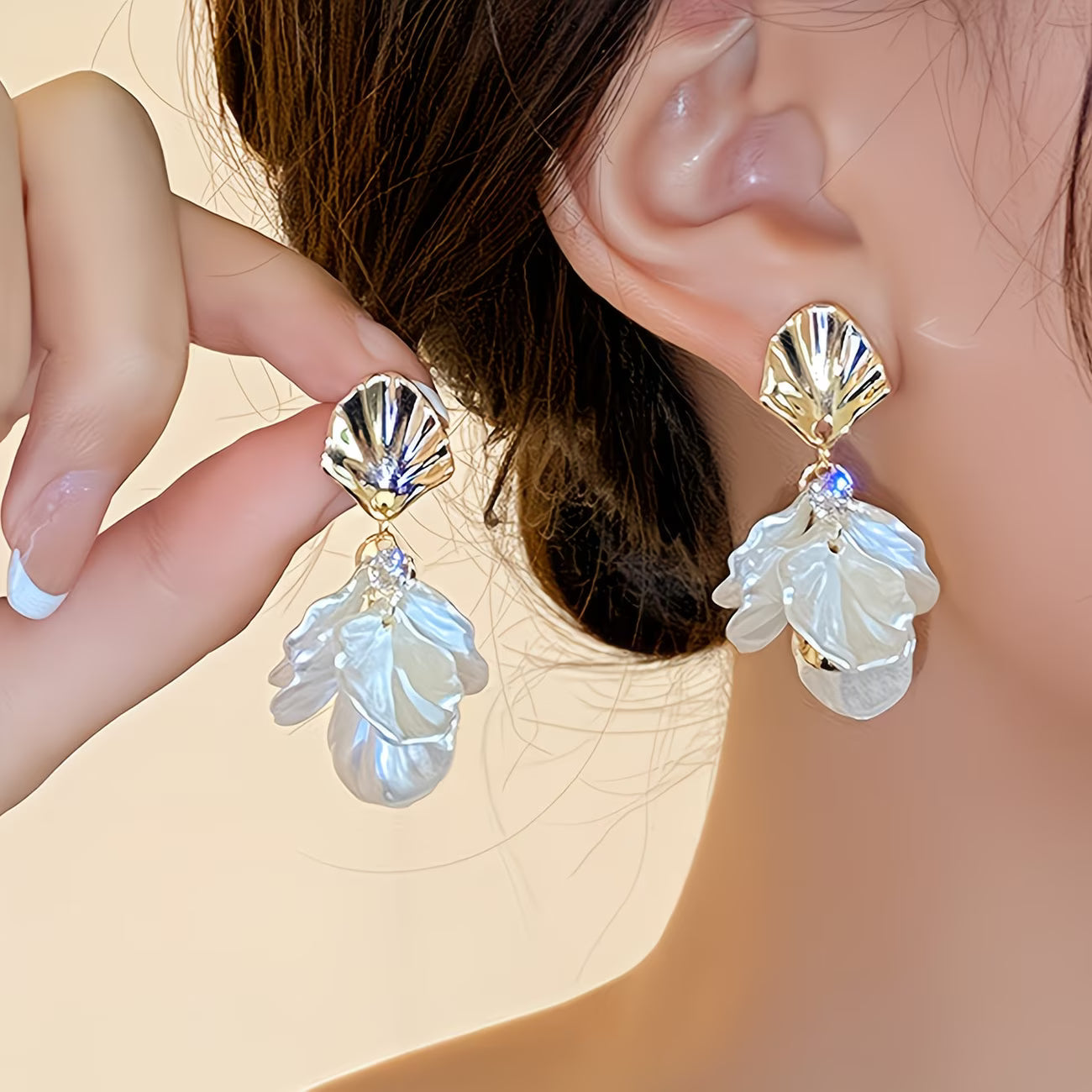 Le Frosted Petal Perle Boucles d'Oreilles
