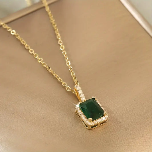 Or Émeraude Rectangulaire Halo Collier