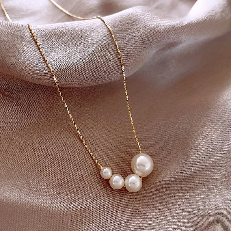 Floating Perle Cluster Collier